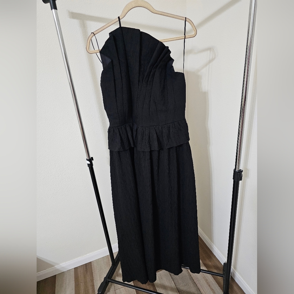 Women's Clothing (A23) - Picture 5 of 9